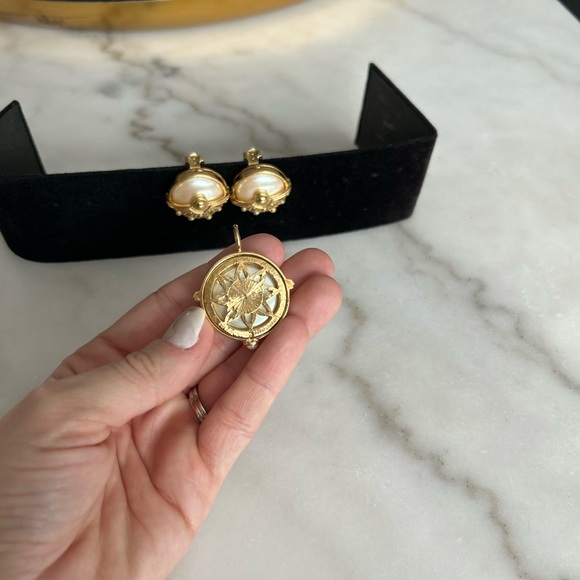 Sets of gold and pearl earrings vintage clip and pendant statement jewelry - Picture 3 of 3